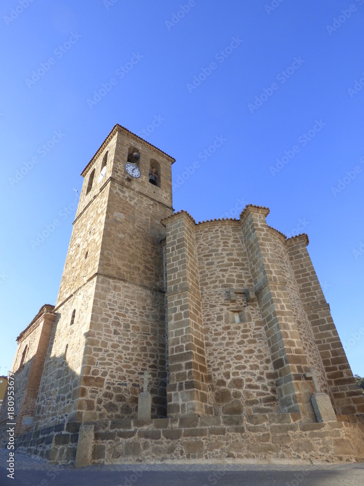 Castillo de Bayuela es un pequeño pueblo de la provincia de Toledo, localizado en la comarca natural de la Sierra de San Vicente