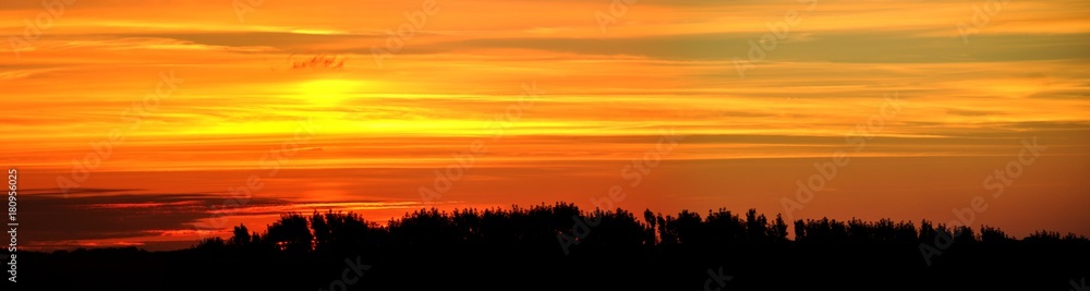 Panorama rot-goldener Himmel, Sonnenaufgang auf Rügen Panorama rot-goldener Himmel, Sonnenaufgang auf Rügen