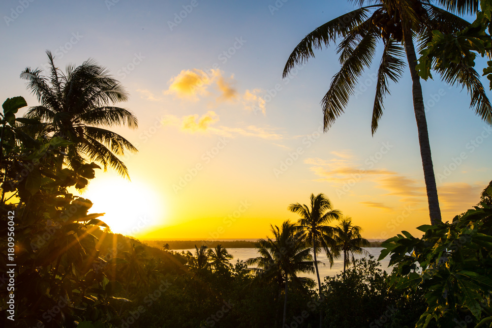 Obraz premium Coucher de soleil en Polynésie