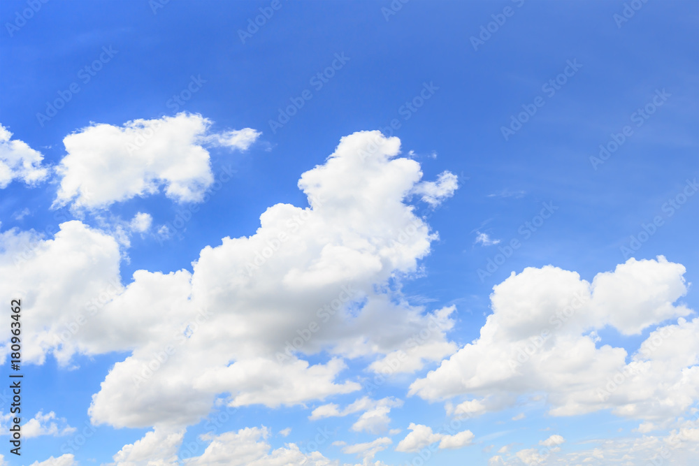 Obraz premium Blue sky with cloud background