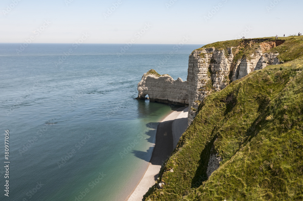 Etretat ist ein französischer Ort in der Normandie. Er ist bekannt für seine außergewöhnlichen Felsformationen aus Kreidefels und ein touristisches Highlight Frankreichs