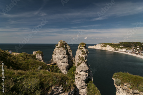 Etretat ist ein französischer Ort in der Normandie. Er ist bekannt für seine außergewöhnlichen Felsformationen aus Kreidefels und ein touristisches Highlight Frankreichs