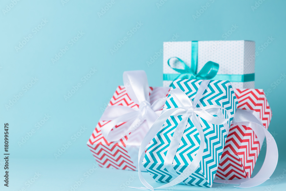 Obraz premium Christmas decorations - colorful presents on blue background
