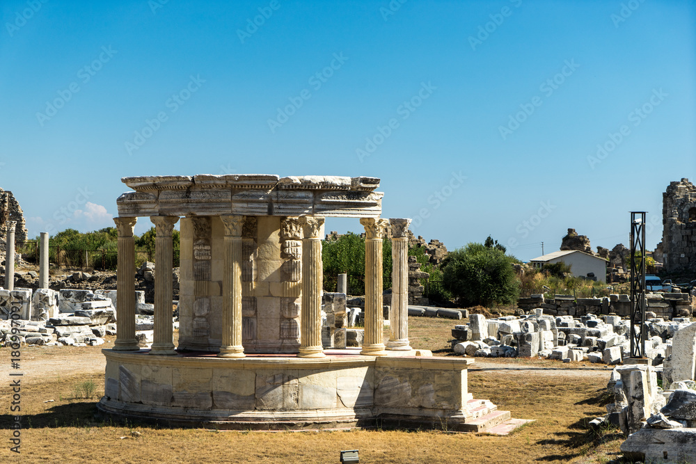 Naklejka premium ruins of temple of apollo in southern Turkey