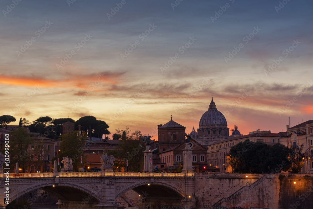 Tramonto a Roma con San Pietro - italia 