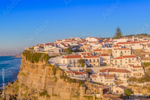 Vila de Azenhas do Mar em Sintra © moedas1