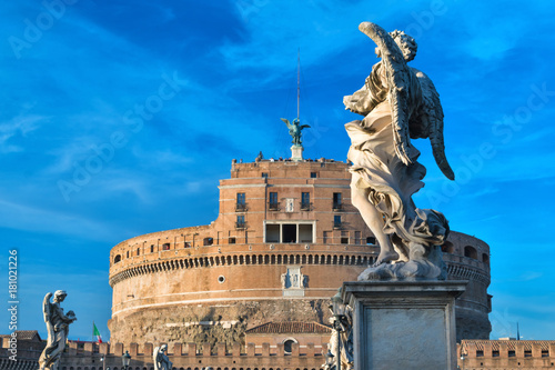 Castel sant'angelo con statua , Roma , Italia 