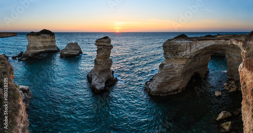 Obraz na plátně Twilight Faraglioni at Torre Sant Andrea, Italy