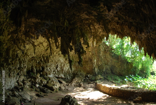 Grotte de Liang Bua, île de Florès, Indonésie photo