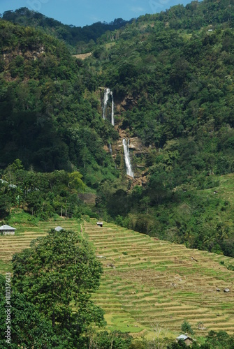 Cascades de Tengku Lese près de Ruteng, île de Florès, Indonésie photo