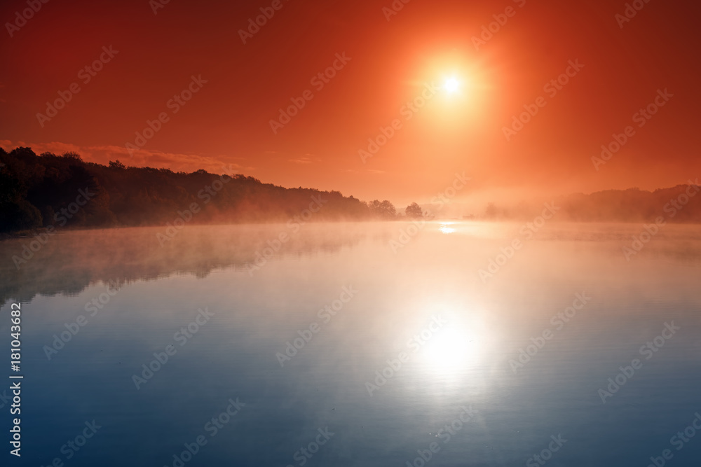 Brouillard et brumes  sur le lac de Hollande en automne