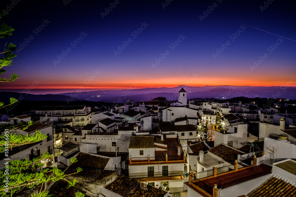 Canillas de Aceituno at night