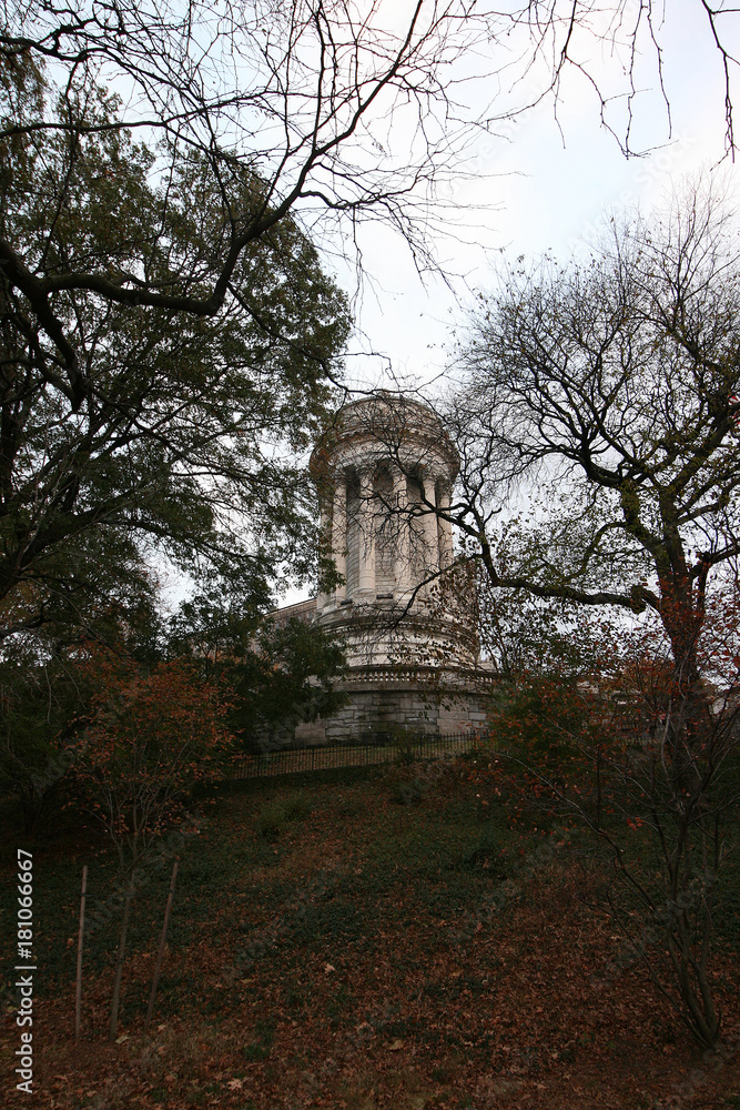 Fototapeta premium Riverside park in November on Upper West Side, New York City.