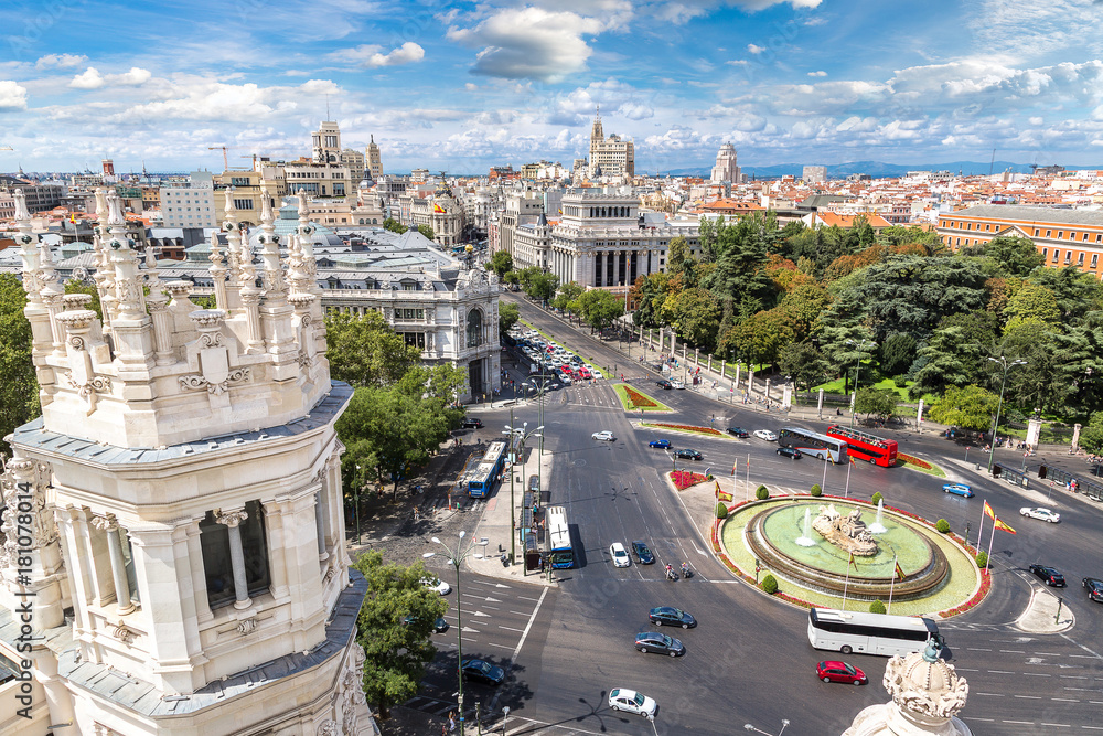 Naklejka premium Cibeles fountain at Plaza de Cibeles in Madrid