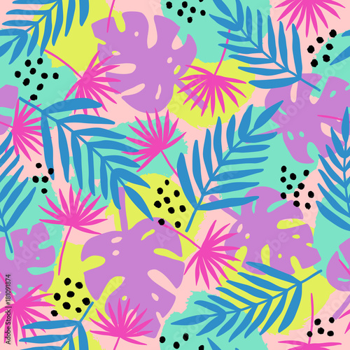 Trendy tropical leaves seamless pattern. Vector bright hand drawn background.