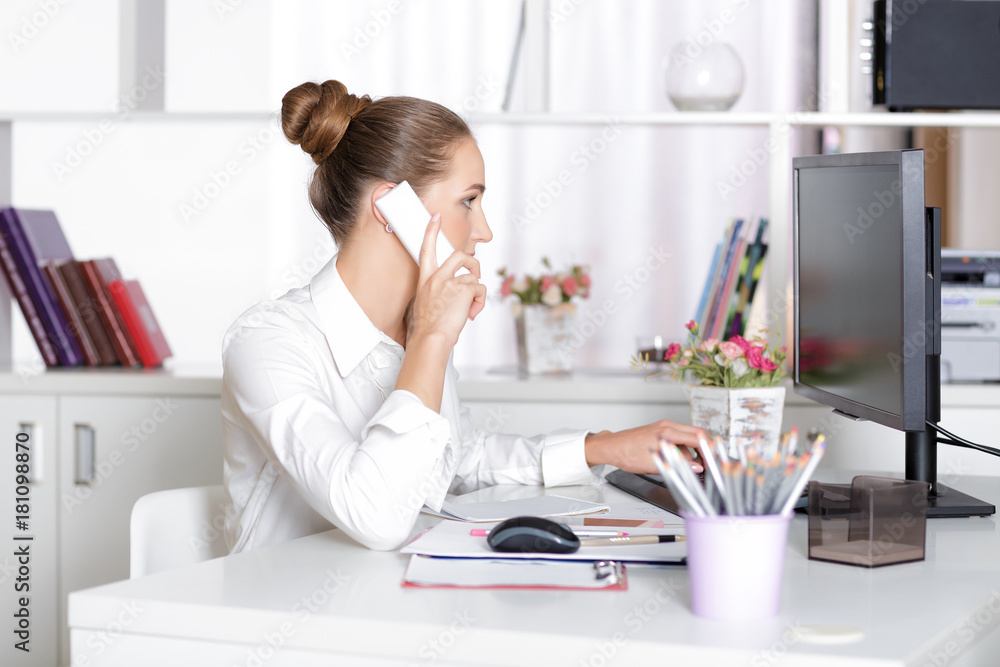 business woman talking on the phone business woman talking on the phone