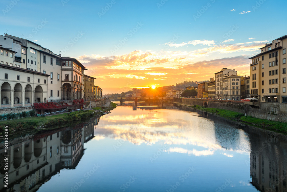 Fototapeta premium Vasari corridor and Ponte Vecchio over the Arno River, florence