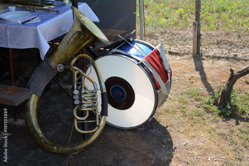 Fototapeta premium French horn and drum