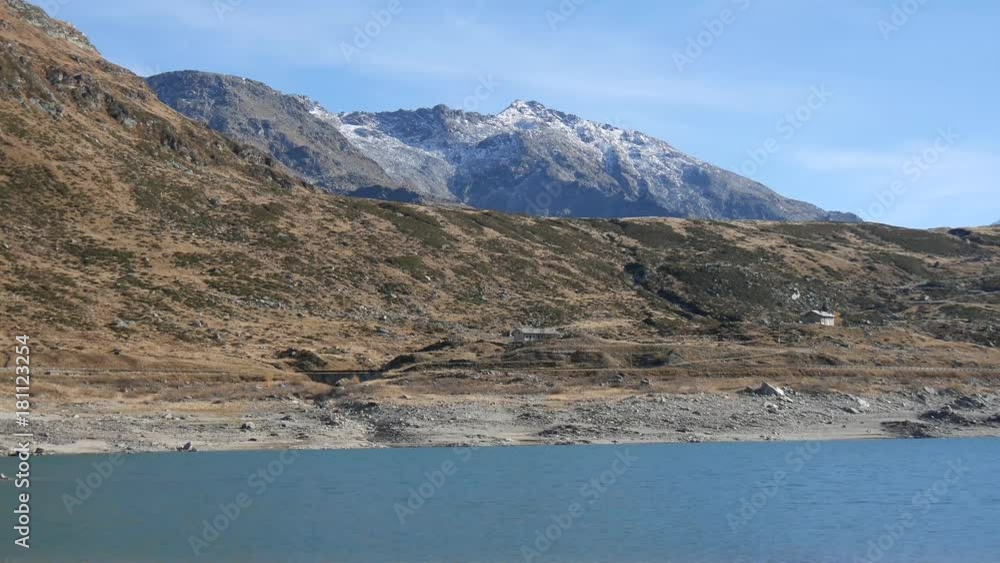 Lago di Monte Spluga sulle Alpi Italiane in Lombardia Lago di Monte Spluga sulle Alpi Italiane in Lombardia