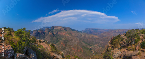 Panoramaaufnahme vom Three Rondavels View Point im Blyde River Canyon tagsüber bei blauem Himmel fotografiert in Südafrika im September 2013