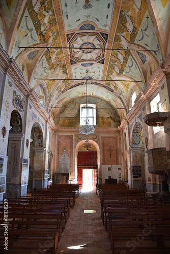 Nef de l'église baroque de San Nicolao di Moriani en Corse