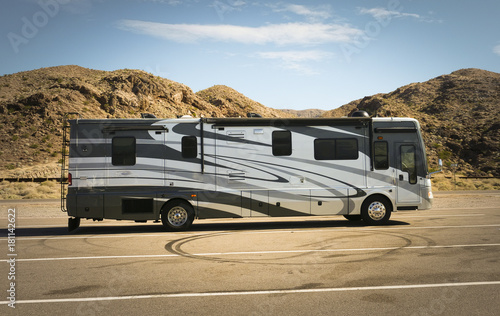 Fotografiet Self-propelled recreational vehicle parking in the desert