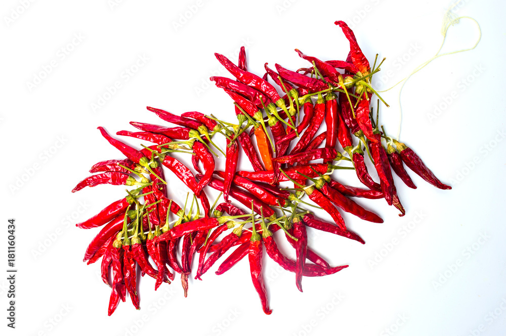 Naklejka premium Dried red peppers on a string isolated