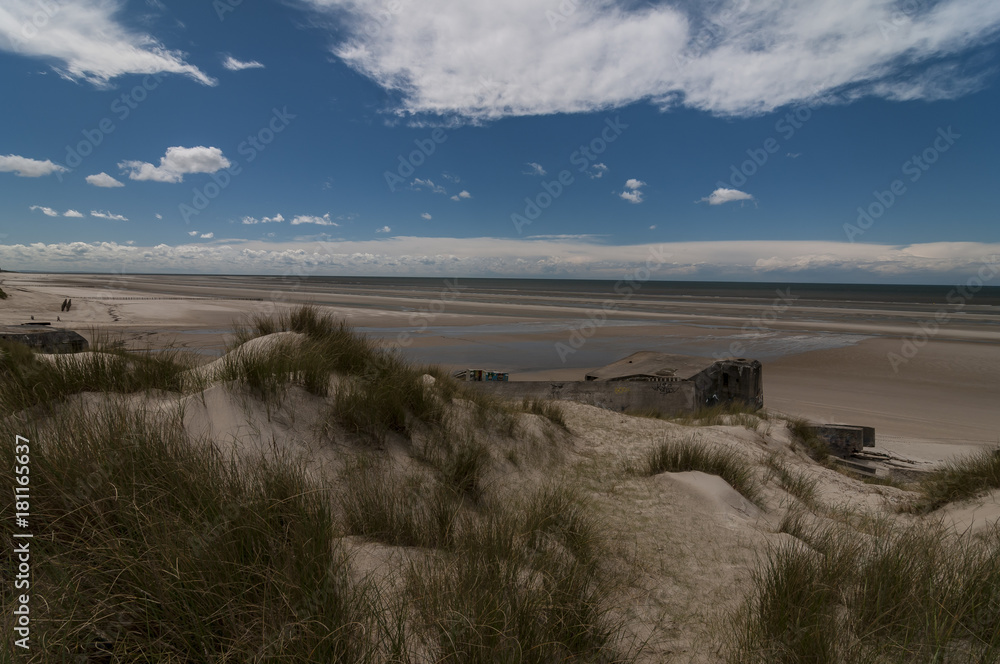 Berck (Berck-sur-Mer) ist eine Gemeinde im Norden von Frankreich (Departement Pas-de-Calais, Region Hauts-de-France).Berck ist bekannt für seine breiten Strände und seine beeindruckenden Dünen. Berck (Berck-sur-Mer) ist eine Gemeinde im Norden von Frankreich (Departement Pas-de-Calais, Region Hauts-de-France).Berck ist bekannt für seine breiten Strände und seine beeindruckenden Dünen.