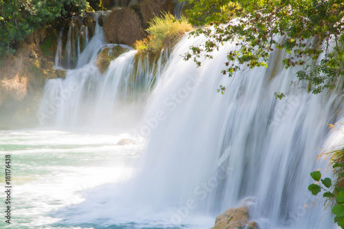 beeindruckende Wasserfälle im Krka Nationalpark und im NP Plitvicer Seen © st1909