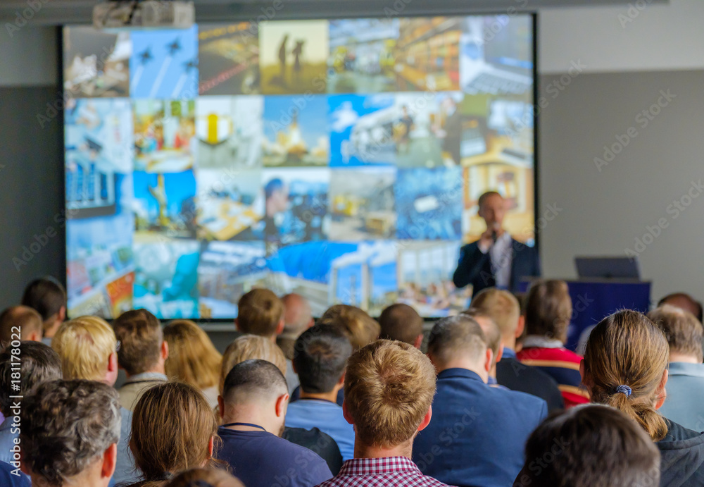 Fototapeta premium Audience listens to the lecturer at the conference hall