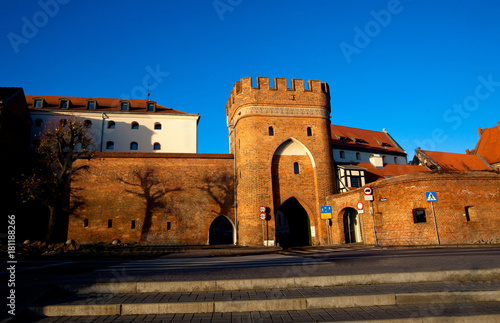 Brama Mostowa przy murach obronnych Starego Miasta, Toruń, Polska