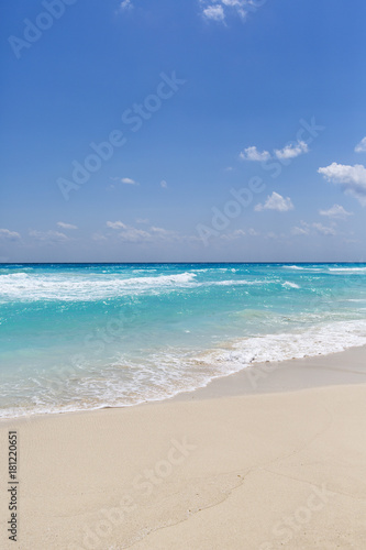 Silent beach. Caribbean ocean with view to the horizon.