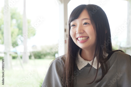 オシャレなカフェでケーキを食べる清楚系女の子 Stock Photo Adobe Stock オシャレなカフェでケーキを食べる清楚系女の子 Stock Photo Adobe Stock