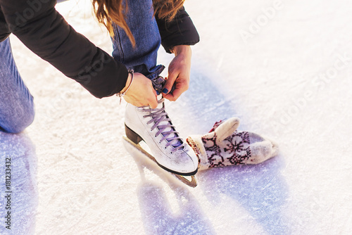 Foto Girl in a new white skates for skating