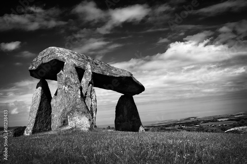 Obraz na plátne The Pentre Ifan prehistoric megalithic burial chamber which dates from approx 35