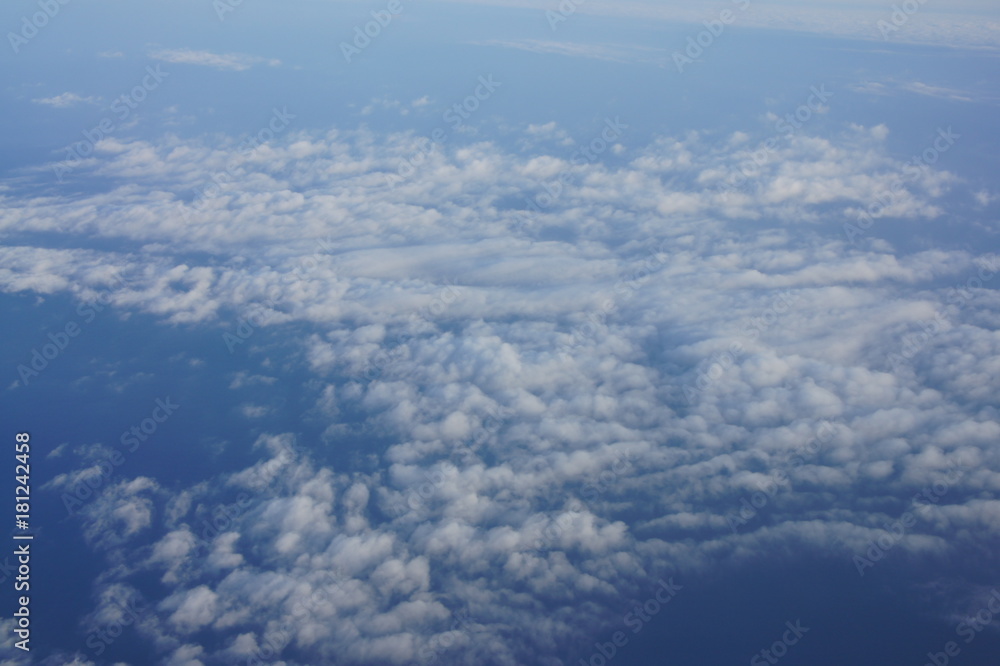 空 空