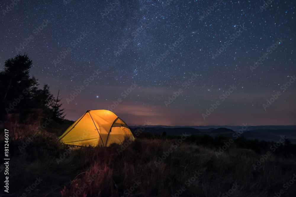 iluminated tent under stars - obrazy, fototapety, plakaty 
