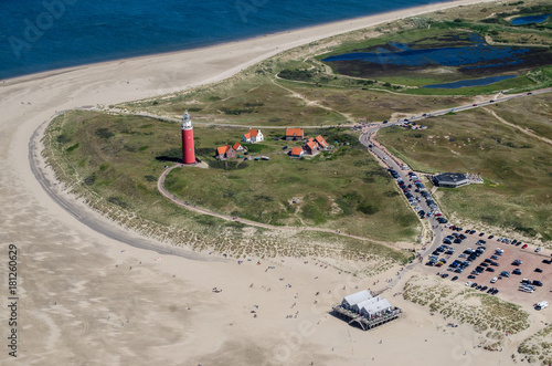 Luftbild vom Leuchtturm auf der Insel Texel an der Nordsee, Niederlande