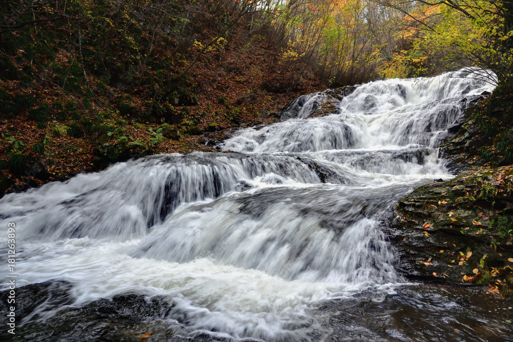 群馬県長野原町 秋の魚止めの滝と紅葉 Stock Photo Adobe Stock