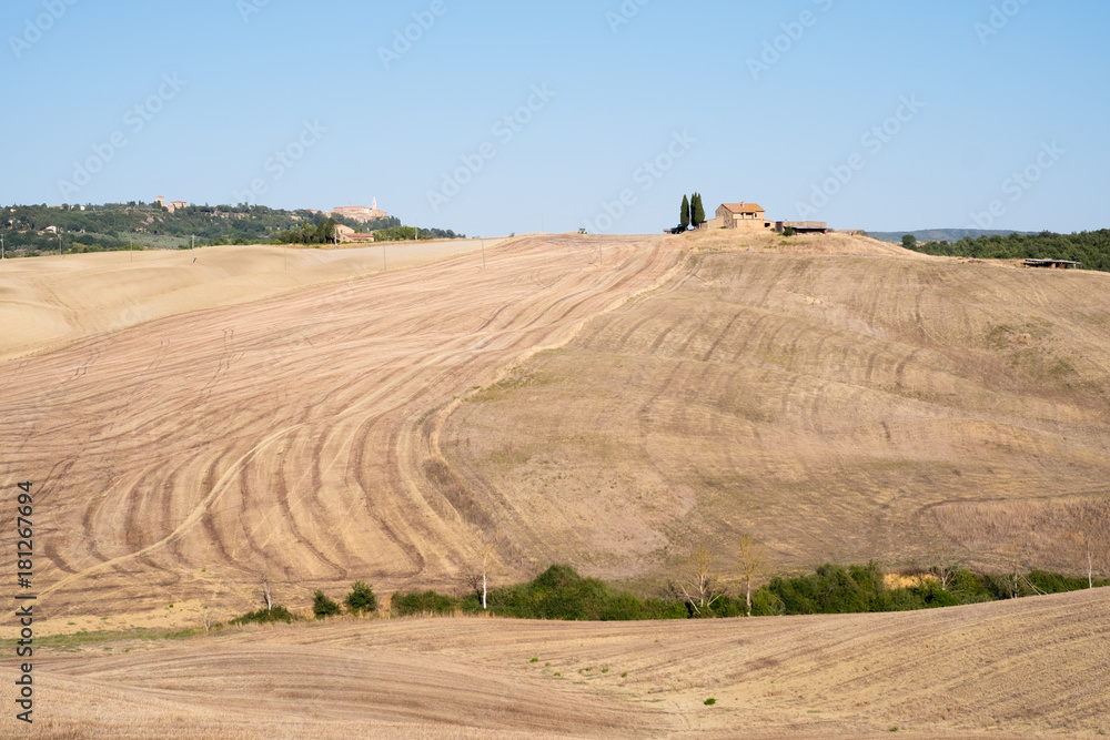 Obraz premium Plowed field ready to be cultivated in Val d'Orcia, Tuscany
