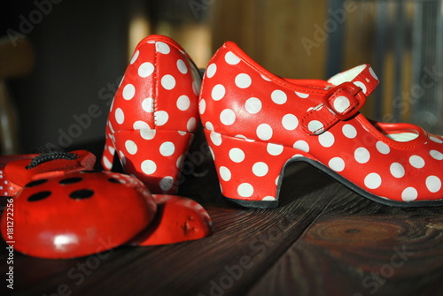Czerwone buty w kropki - do tańca flamenco