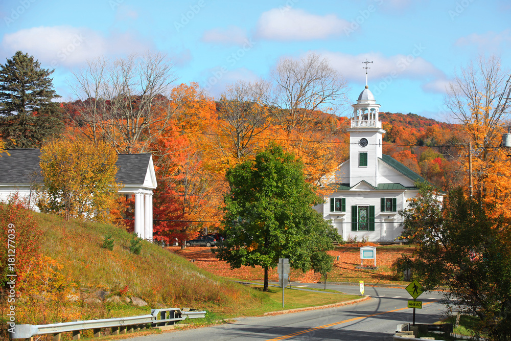 Obraz premium Small church in typical New England town with fall foliage