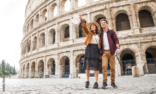 Canvas Print Couple at Colosseum, Rome