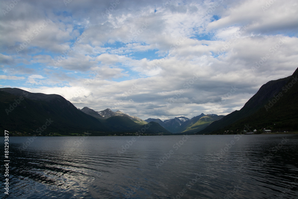 Isfjord bei Ondalsnes, Vestlandet, Norwegen