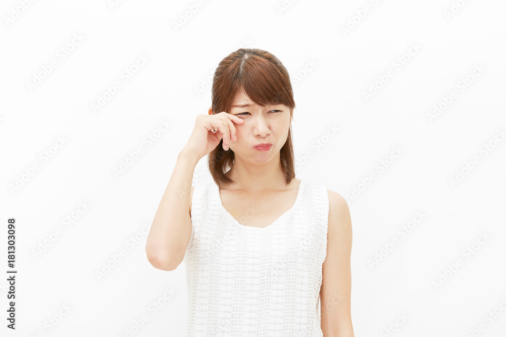女性 泣く 女性 泣く