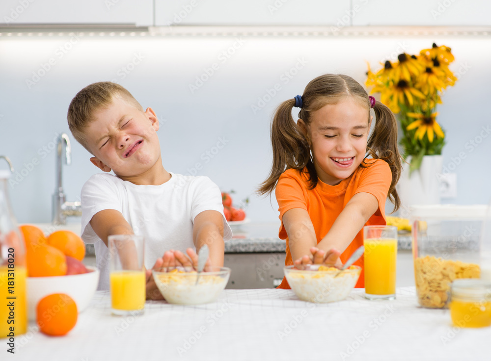 Children refuse to eat corn flakes with milk for breakfast Children refuse to eat corn flakes with milk for breakfast