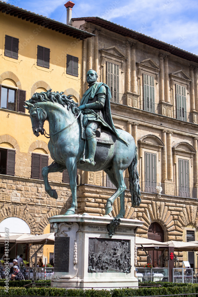 Naklejka premium Statue of Cosimo I Medici, Florence, Italy