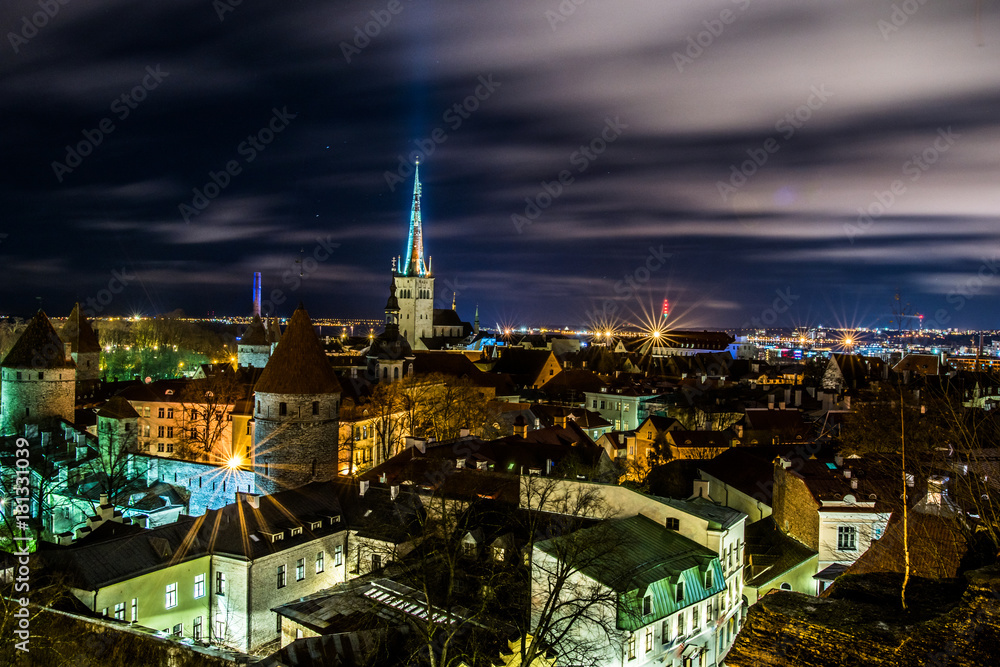 Naklejka premium A beautiful view to the night city