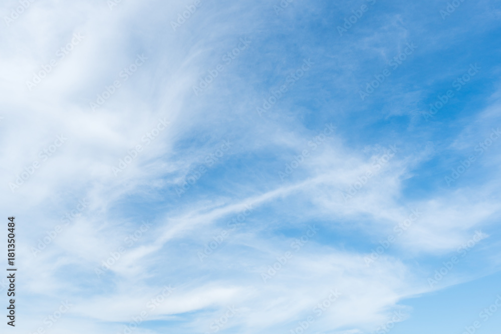 Fototapeta premium jasne tło błękitnego nieba, chmury z tłem.