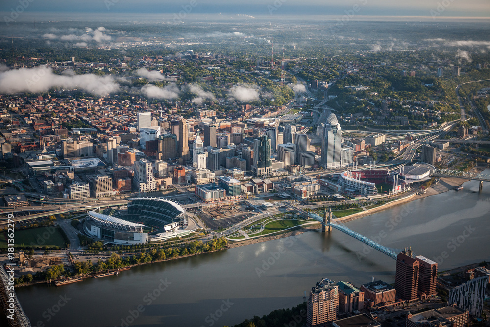 Obraz premium Cincinnati Ohio Aerial Riverfront